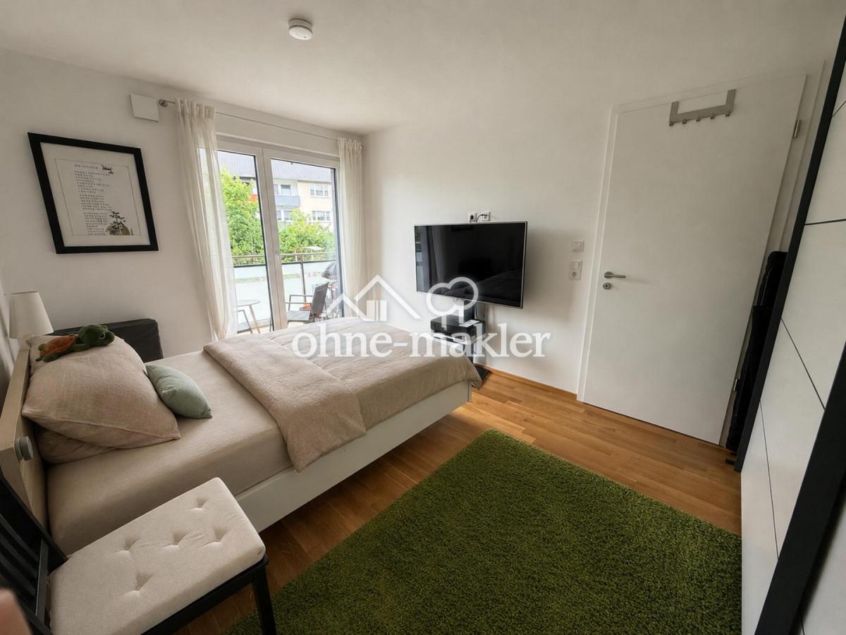 Schlafzimmer mit Zugang Balkon