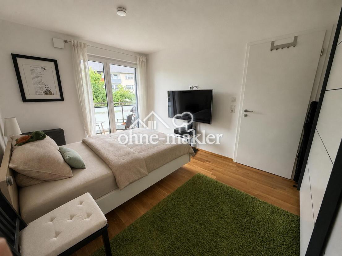 Schlafzimmer mit Zugang Balkon