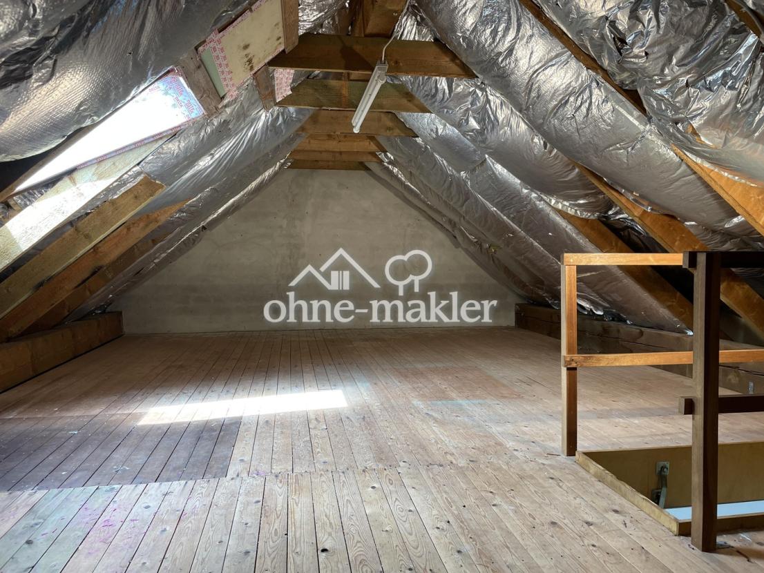 ausbaubarer Dachboden 14,7 m² 