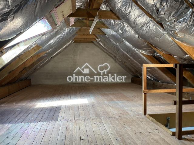 ausbaubarer Dachboden 14,7 m² 