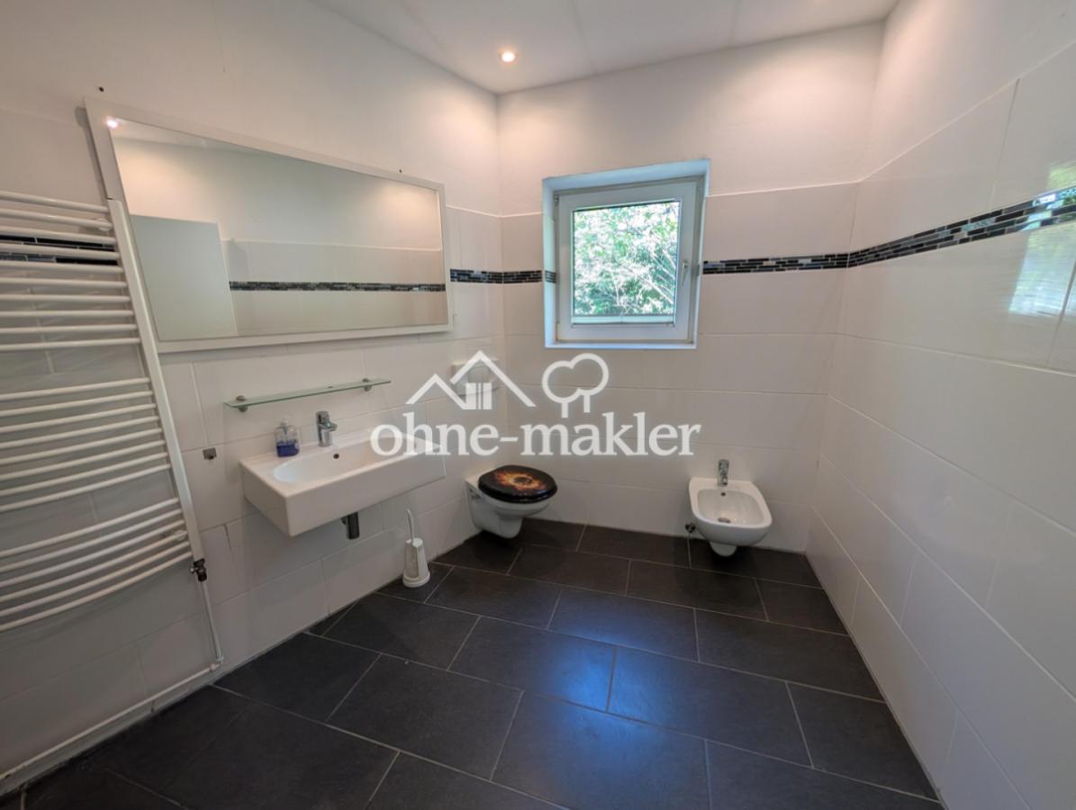 Badezimmer untere Wohneinheit