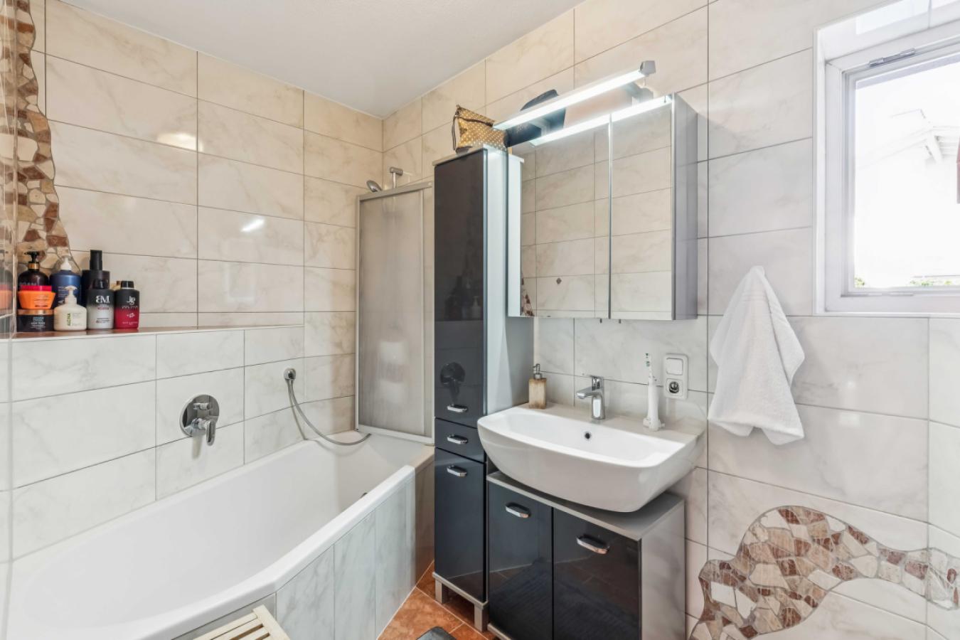 Wohnung 1_Badezimmer EG