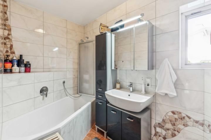 Wohnung 1_Badezimmer EG