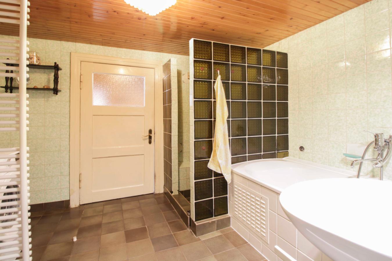 Badezimmer EG