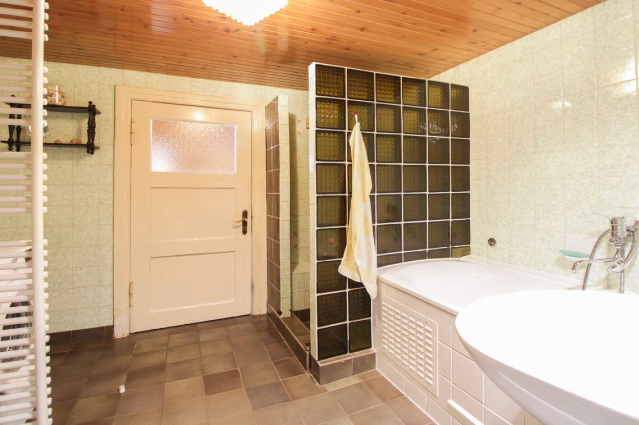 Badezimmer EG