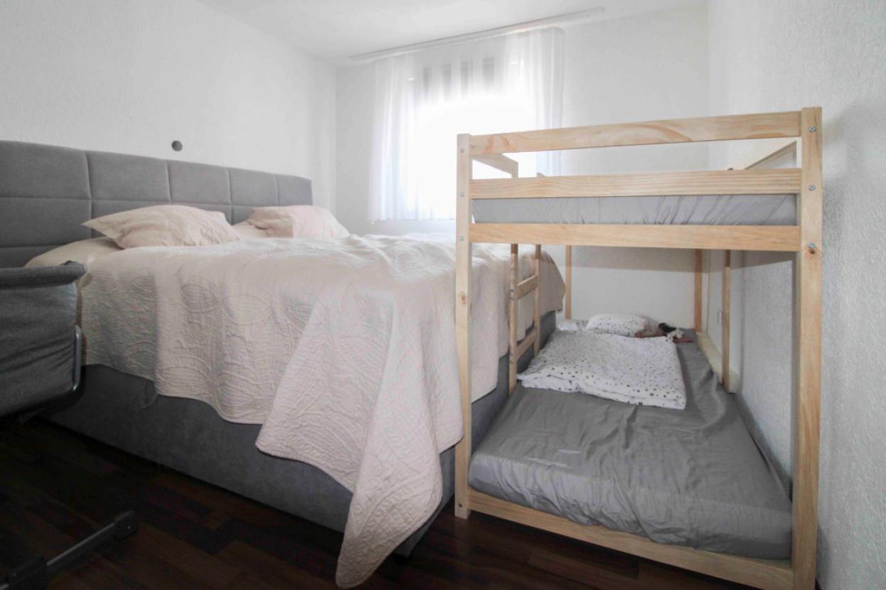 Schlafzimmer Bild 1