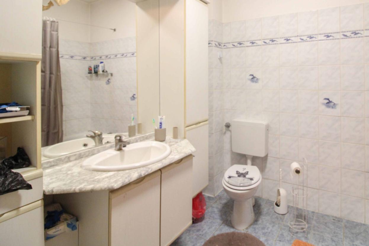 Badezimmer EG links