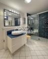 Bad mit begehbarer Dusche
