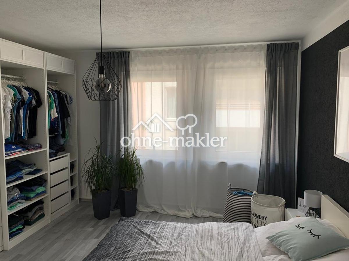 Schlafzimmer 1