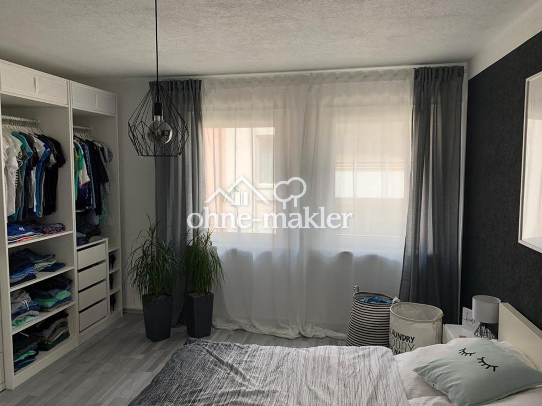 Schlafzimmer 1