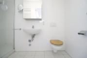 Gäste-WC mit bodentiefer Dusche - Bild 2