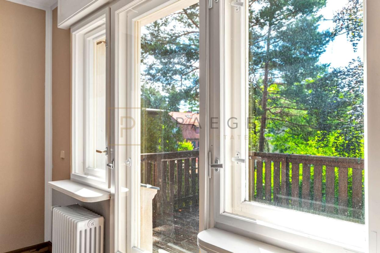 Balkonzimmer mit Ausgang zum Balkon