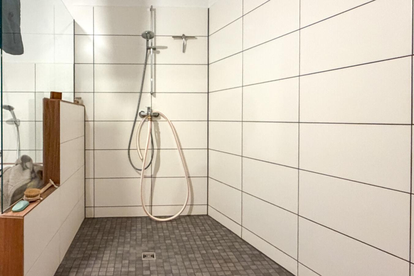 Dusche Hinterhaus