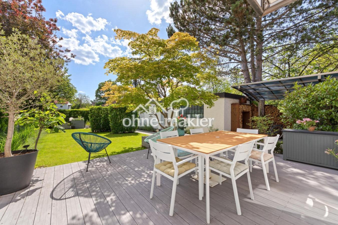 Terrasse mit sonnigem Garten