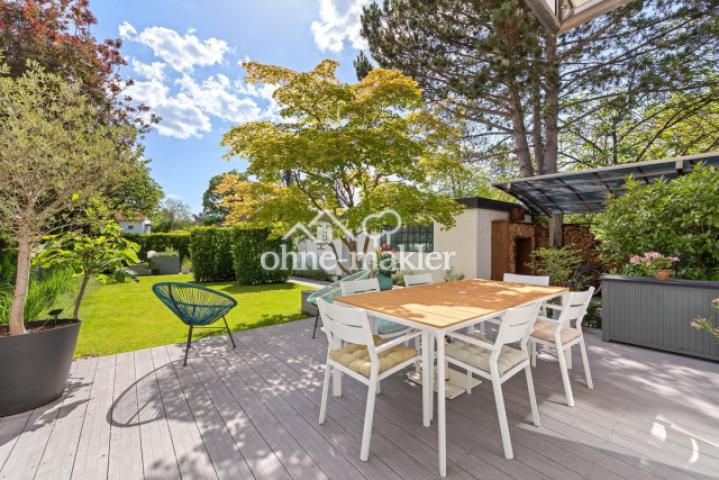 Terrasse mit sonnigem Garten