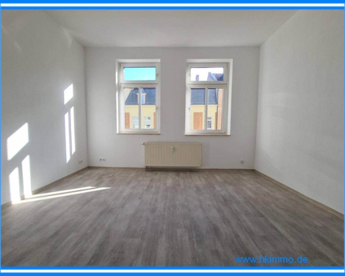 großes und helles Wohnzimmer