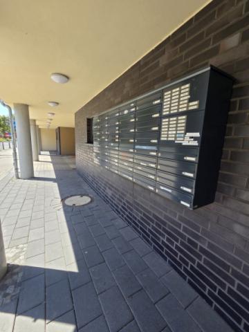 überdachte Briefkastenanlage