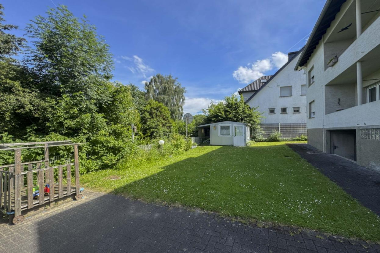 Hinteransicht und Garten