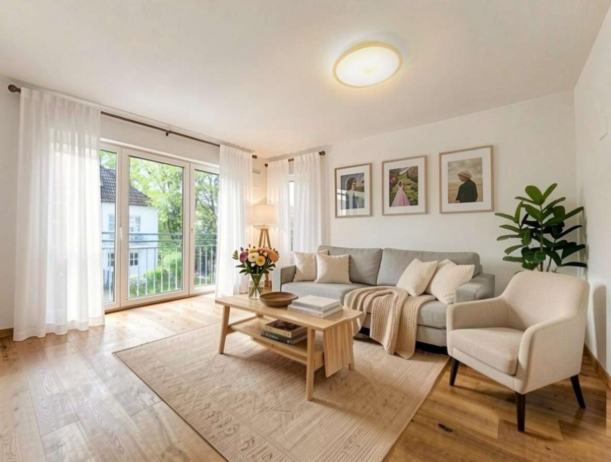 Wohnzimmer (KI-möbliert)