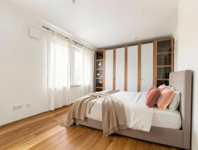 Schlafzimmer (KI-möbliert)