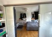 Blick ins Schlafzimmer