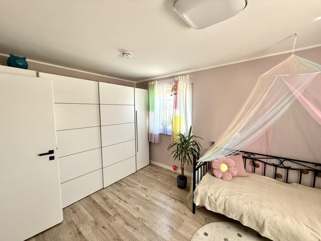 Kinderzimmerschrank