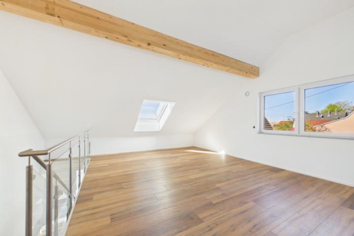 CAM04301G0 PR0032 STILL036