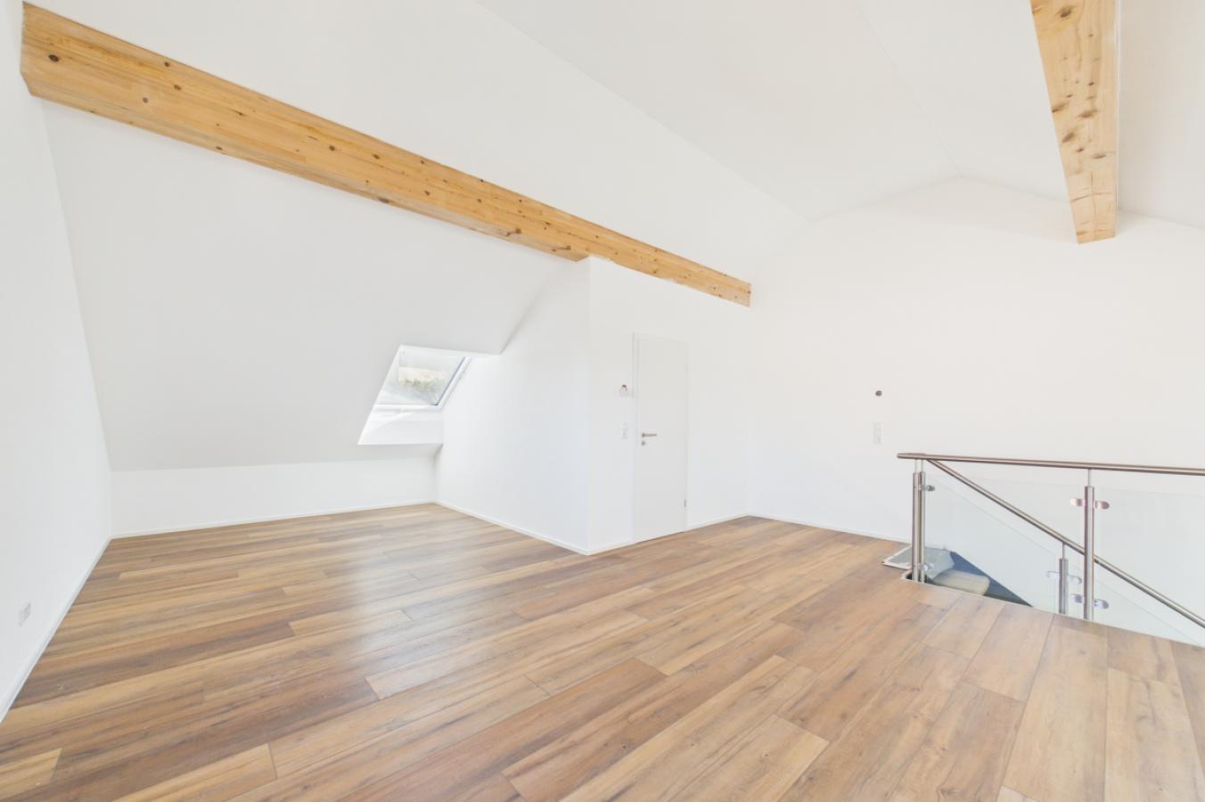 CAM04301G0 PR0032 STILL040
