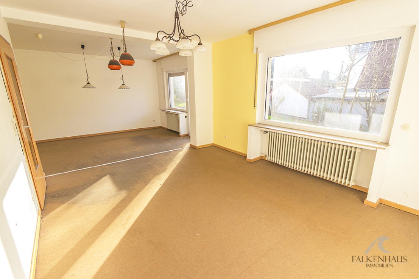 Wohnraum Erdgeschoss mit Zugang zur Terrasse