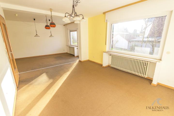 Wohnraum Erdgeschoss mit Zugang zur Terrasse