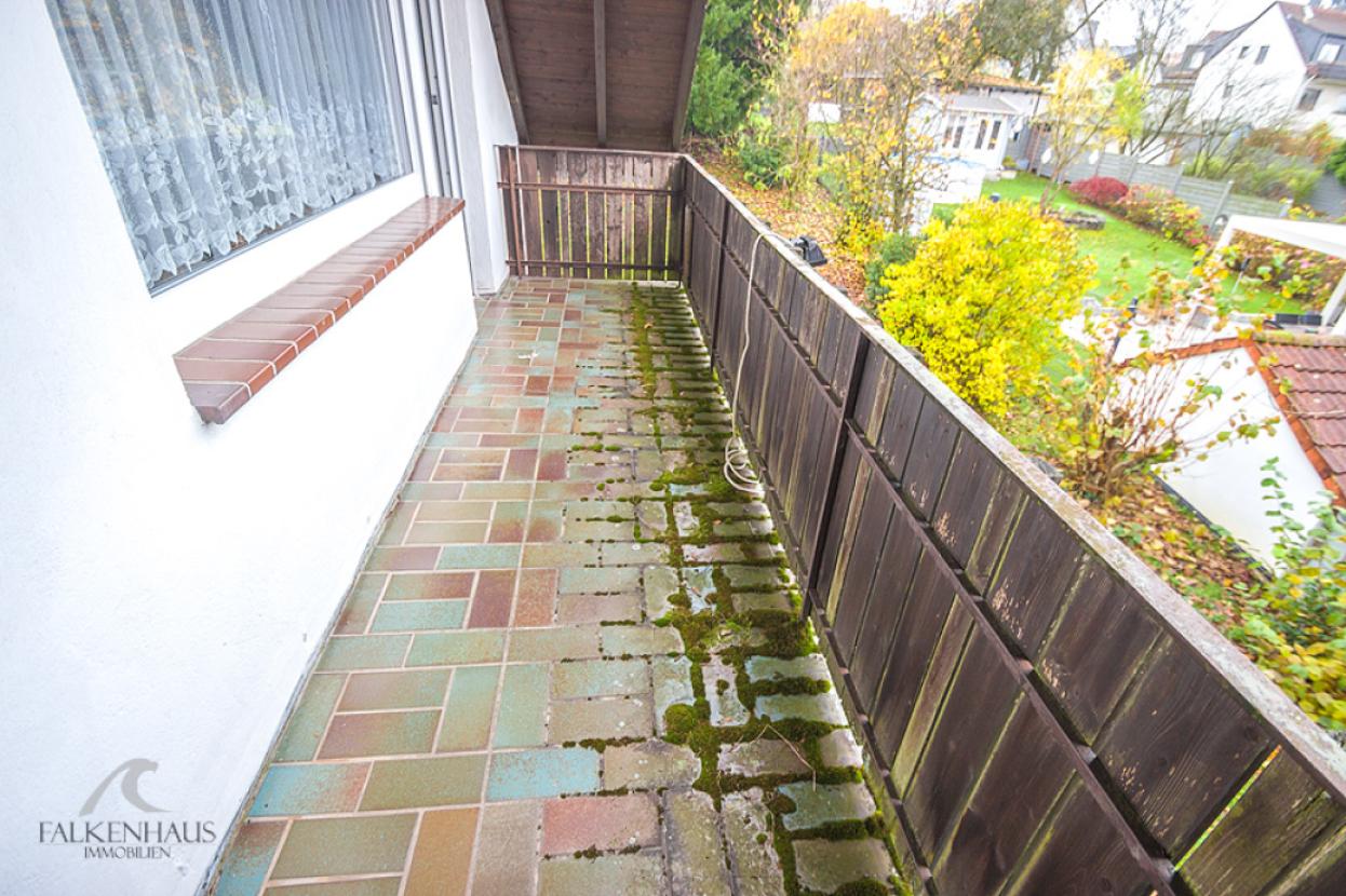 Schlafraum 1 mit Zugang zum Balkon