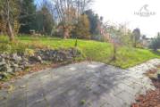 Blick von der hinteren Terrasse in den Garten