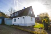 Garage und Auffahrt