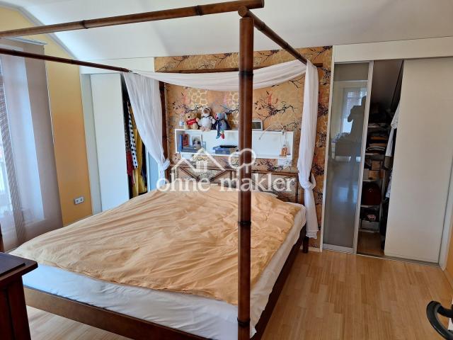 Schlafzimmer mit Einbauschrank