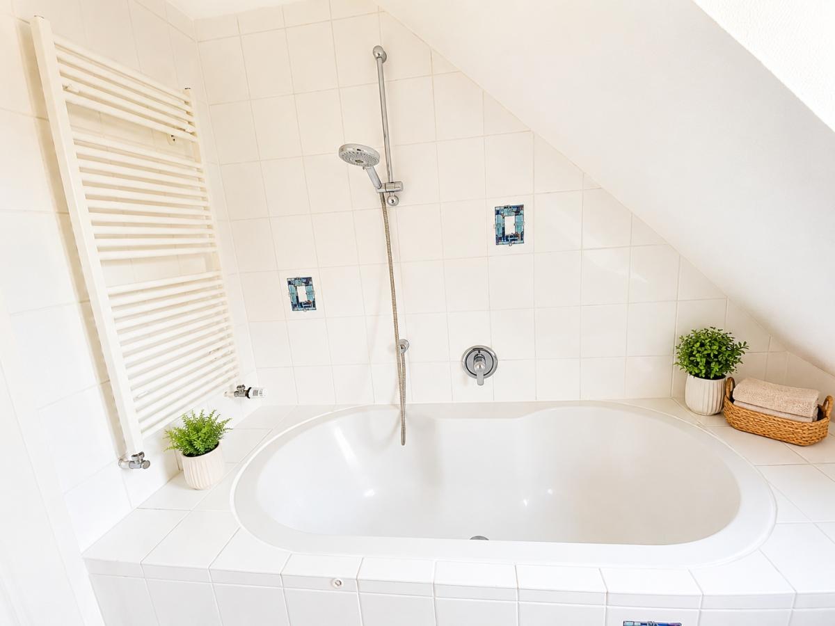 Bad (Badewanne) OG