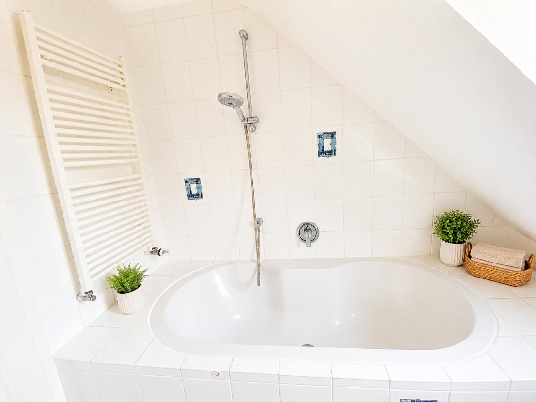 Bad (Badewanne) OG