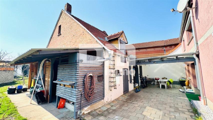 Nebengebäude / Terrasse