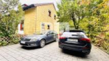 Parkflächen neben dem Haus / zufahrt Grundstück