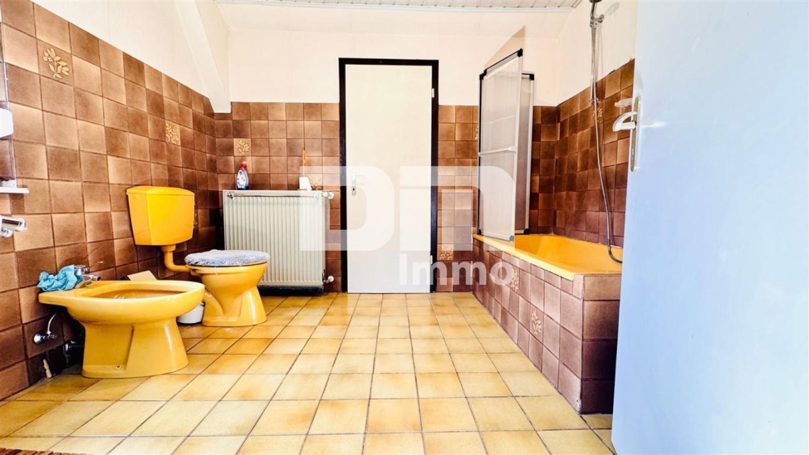 OG / DG Badezimmer mit Vorratsraum