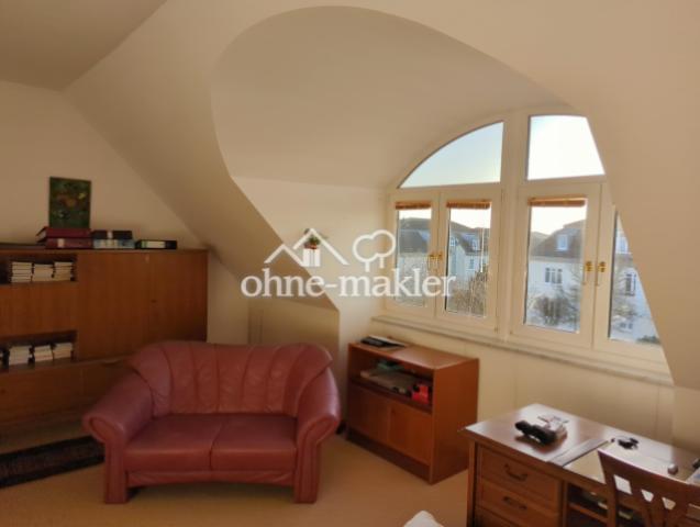 Schlaf- bzw. Arbeitszimmer DG