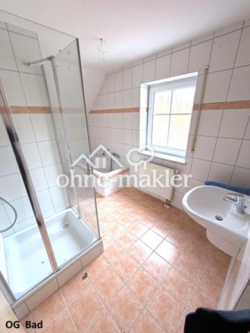 OG Bad mit Badewanne/Dusche/WC