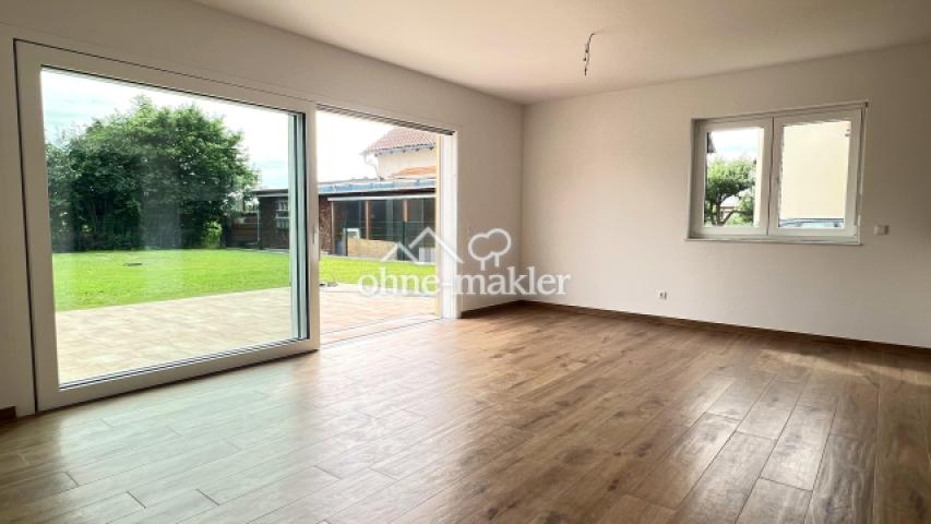 Wohnzimmer mit Gartenblick