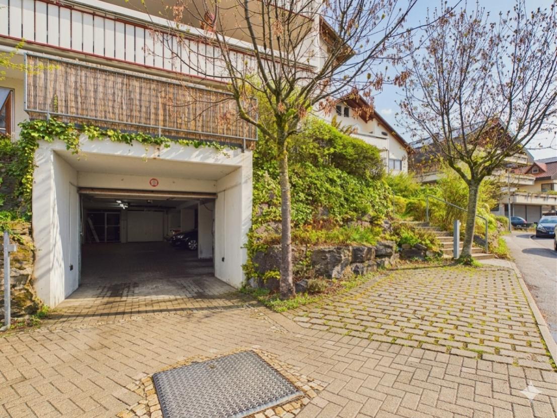 Tiefgarage + Außenstellplatz
