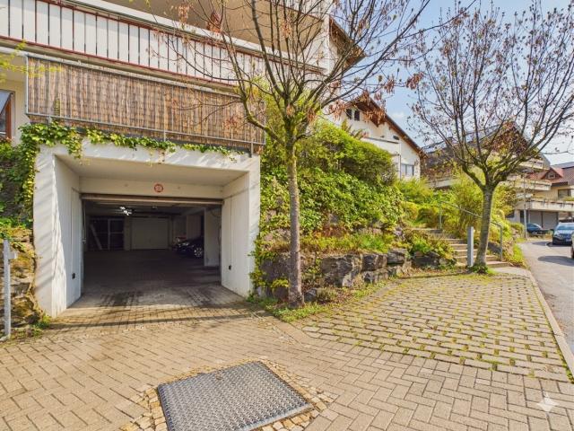 Tiefgarage + Außenstellplatz