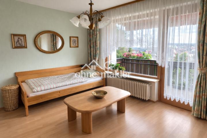 Zimmer mit Balkonzugang EG