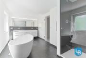 Vollbad mit freistehender Wanne