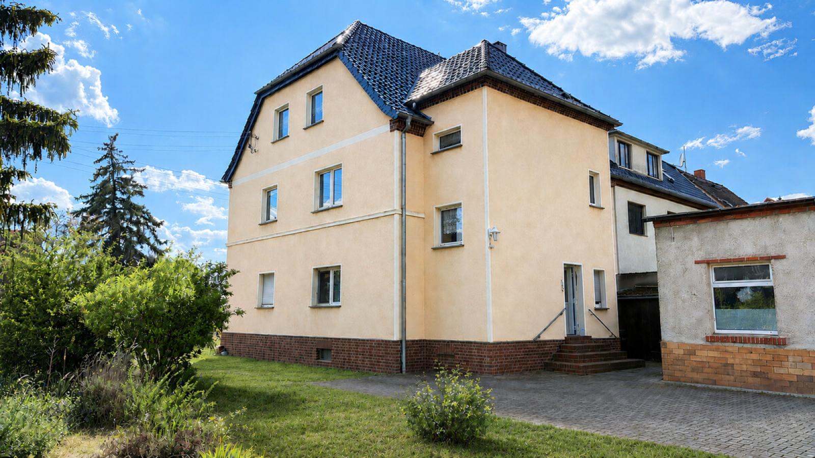 wenn du in deinem Garten sitz und den Pool genießt