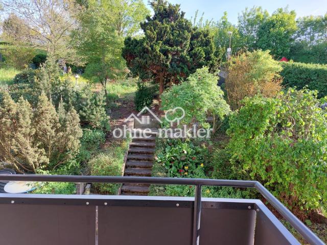 Blick vom Balkon in den Garten