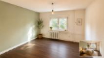 Schlafzimmer mit virtuellem Einrichtungsbeispiel