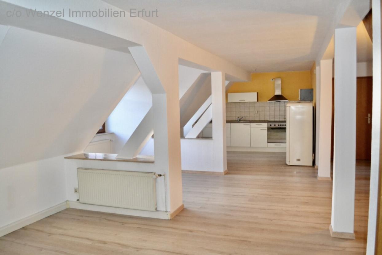 Blick zum Essbereich und Küche